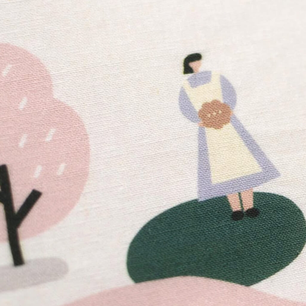 「つつむもの」春をテーマにした様々なテキスタイルのハンカチをご用意します。