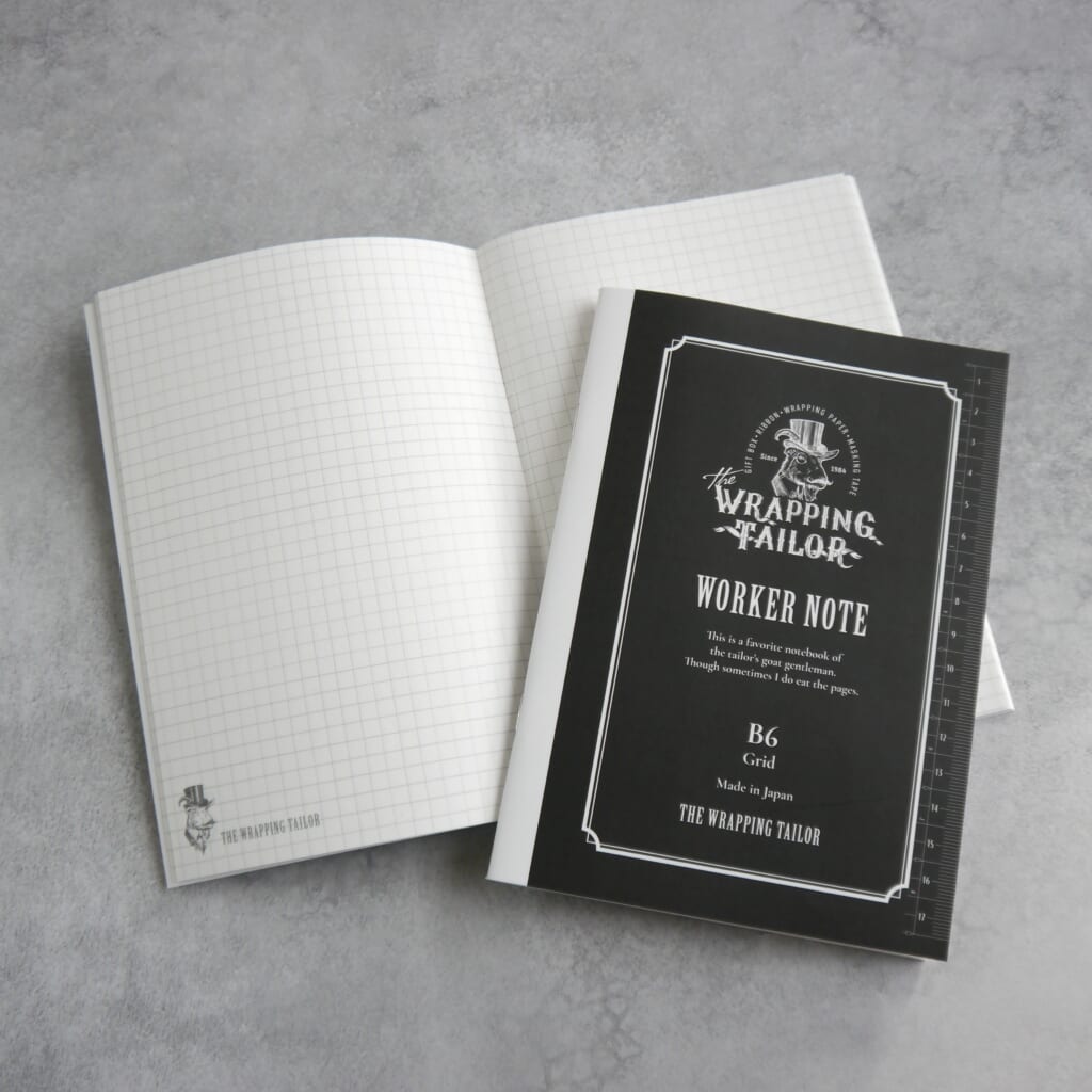 「ワーカーノート」持ち運びやすいB6サイズで、表紙にはマット加工を施しています。