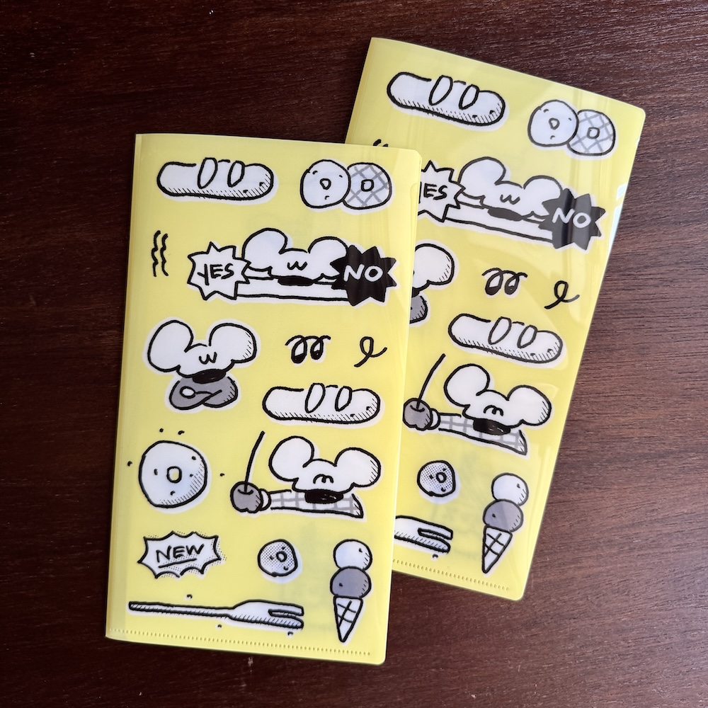 「チケットホルダー」旅のおともにぴったり。大小さまざまな紙ものを、すっきり収納。