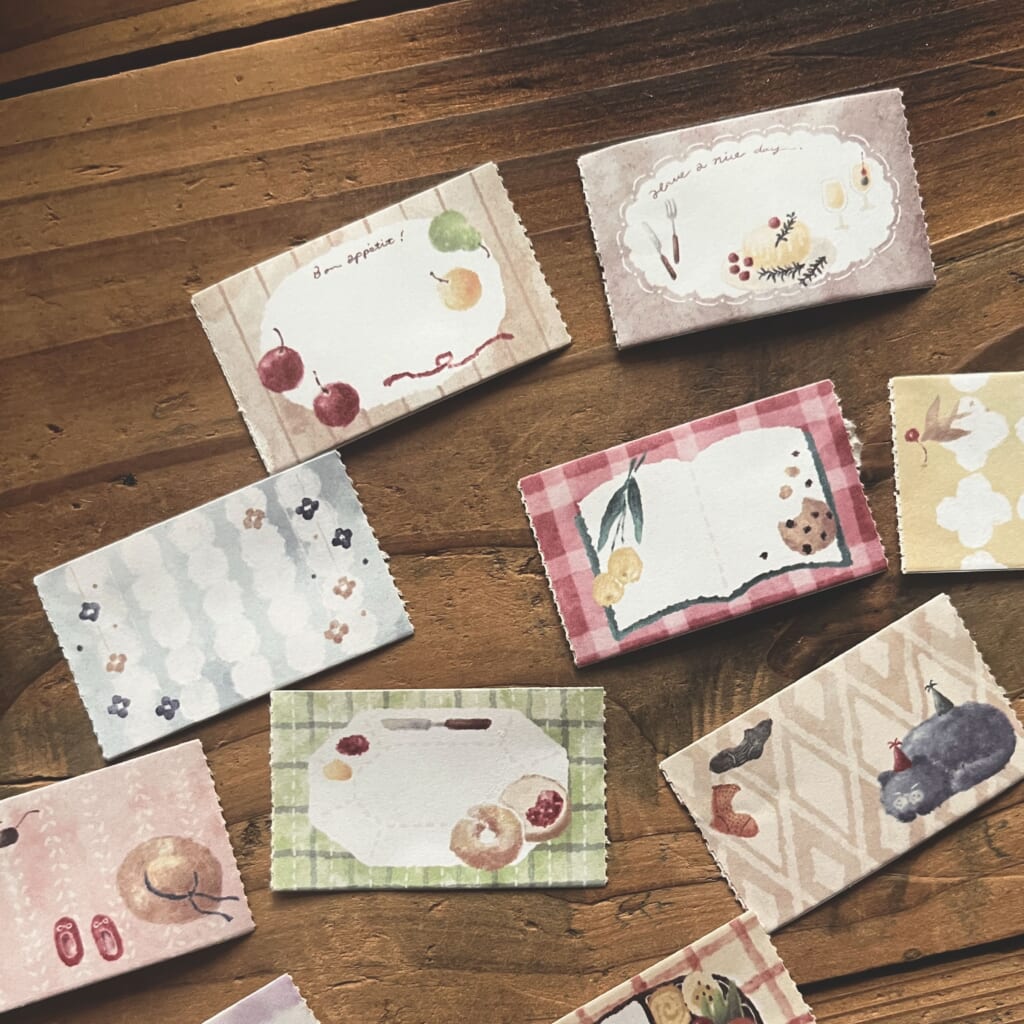 「ロール付箋」剥離紙になっています。今の気持ち、書いてみませんか。