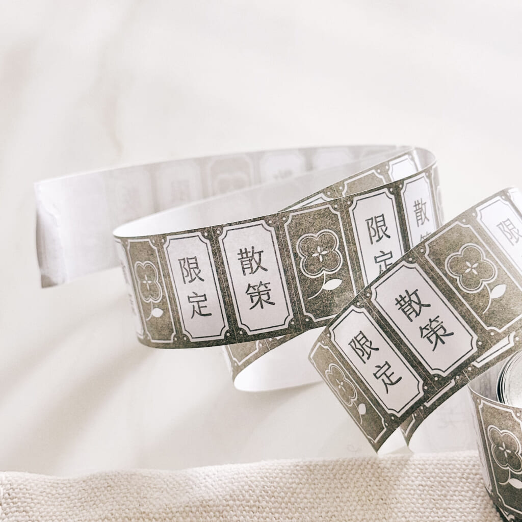 「ステッカーロール」 手帳の中身を飾ったり、好きなところに貼ったりできます。