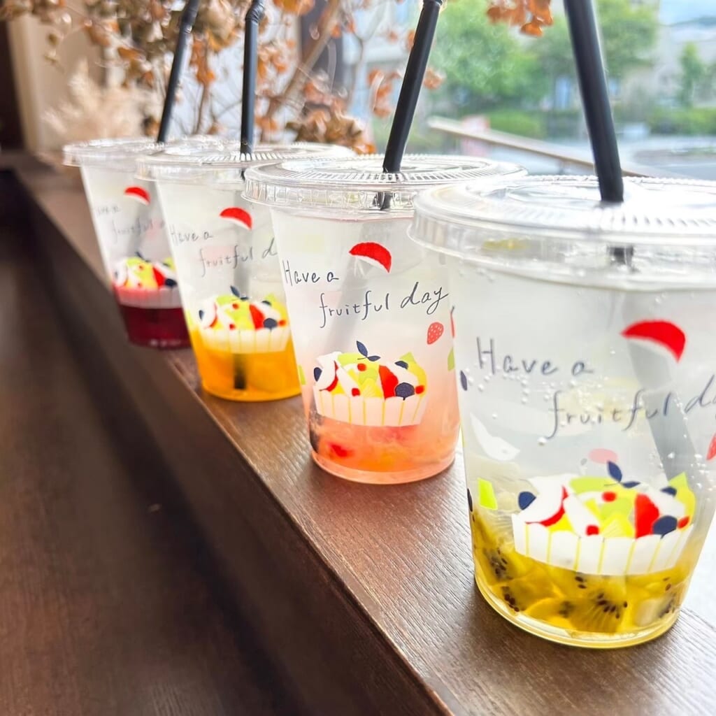 「自家製果実シロップ」手紙舎の店舗でも定番の自家製果実シロップドリンクです。