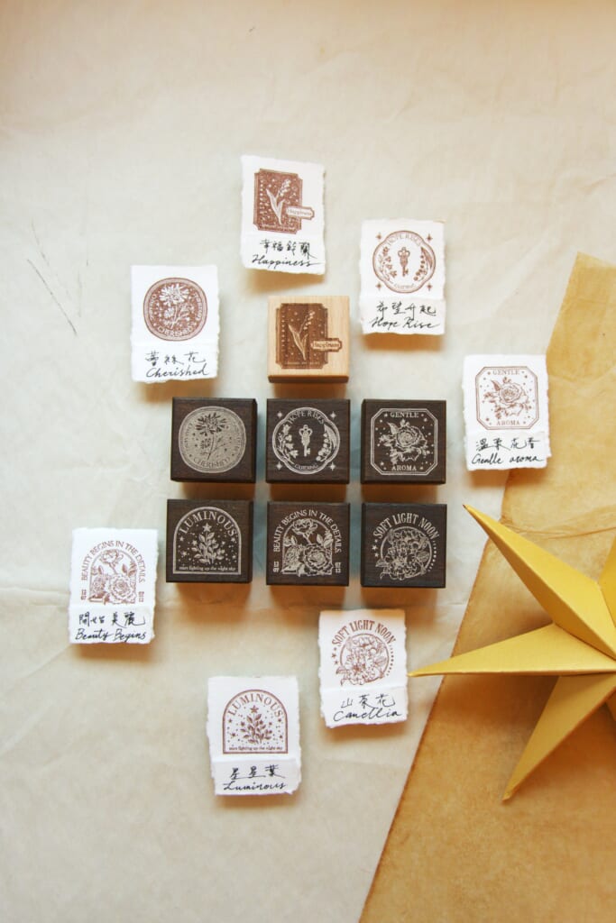 「逐光之香スタンプ」香りと光を重ねるようにスタンプで表現した、ささやかな美しさを集めたシリーズです。