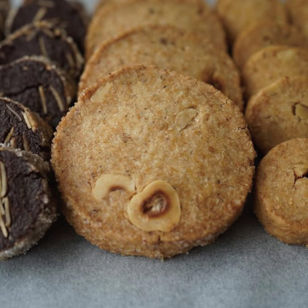 「焼菓子お弁当」ほわっと心がほぐれるおやつの詰め合わせ。中身は季節によって変わります。