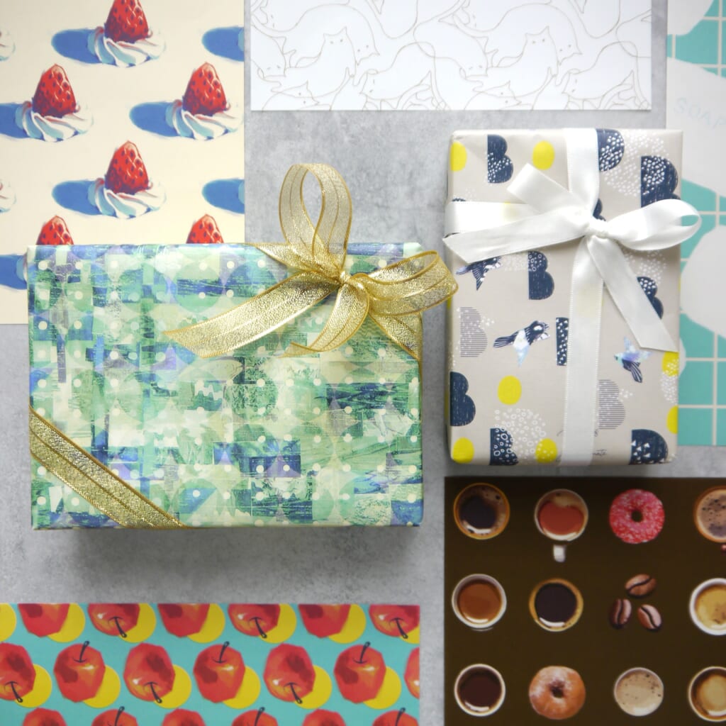 「ラッピングペーパー」包装紙としてはもちろん、ブックカバーにしたり額に入れて飾ったりするのもおすすめです。