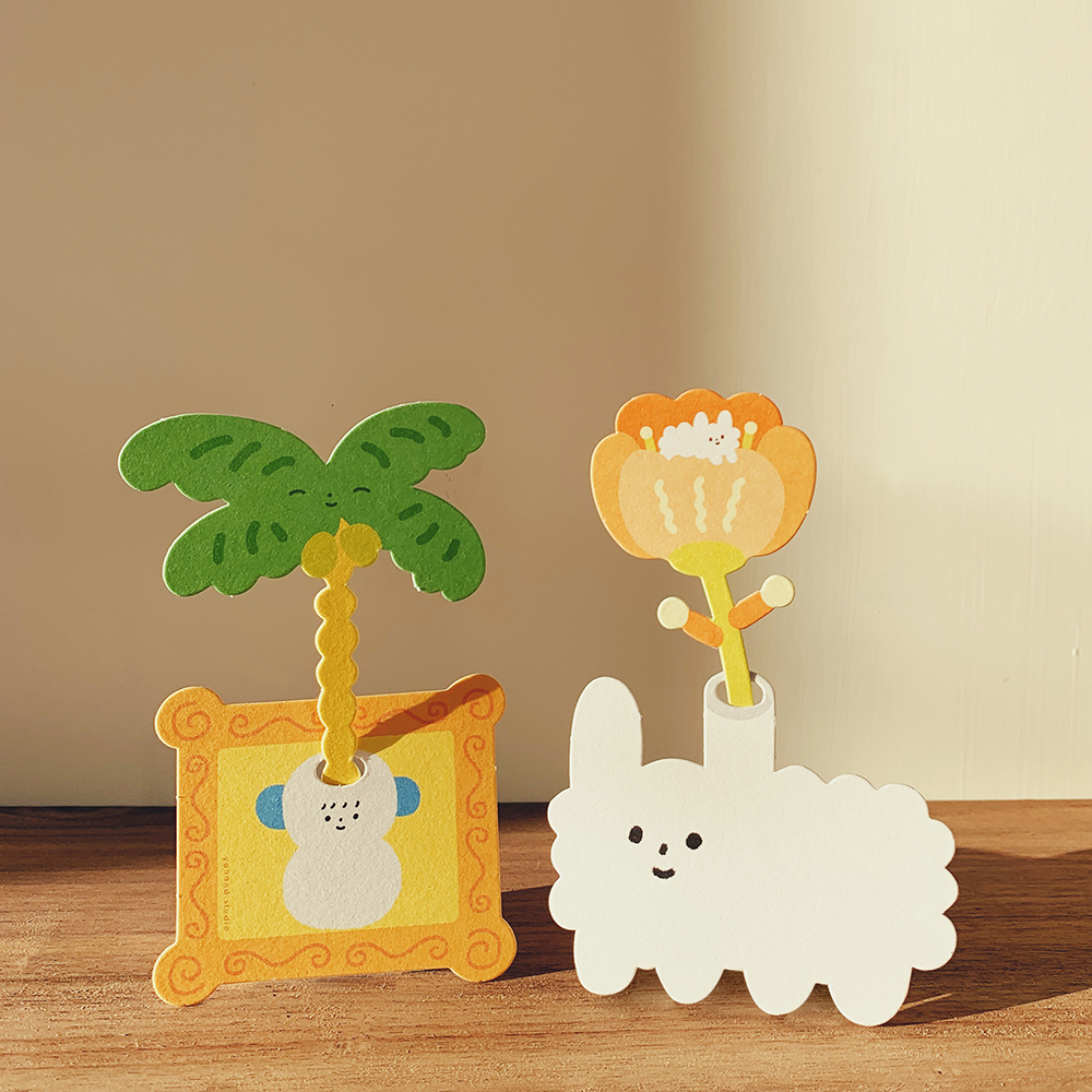 「香り付きフラワーセット」香り付きの紙の花を取り替えて楽しめる、ほっこりアイテム。