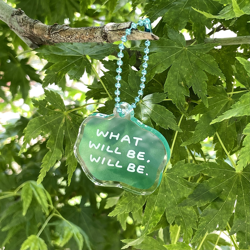 「アクリルキーホルダー」5種類あります。中でもオススメが「what will be, will be_なんとかなる」のおまじないみたいな言葉。