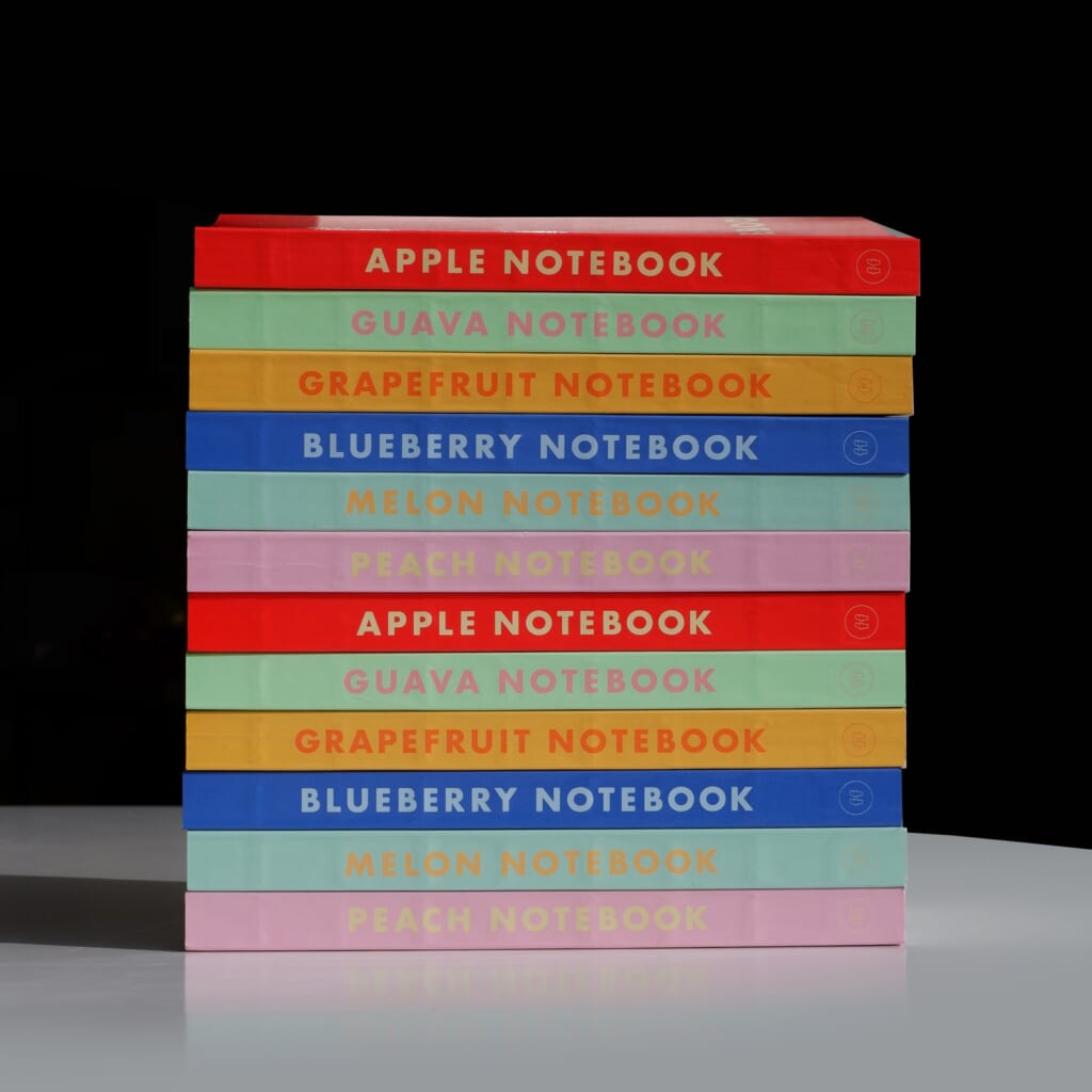 「Fruit Notebook」果物の皮の色を表紙に、果物の中身の色を綿地にデザインした爽やかなフルーツノートです。