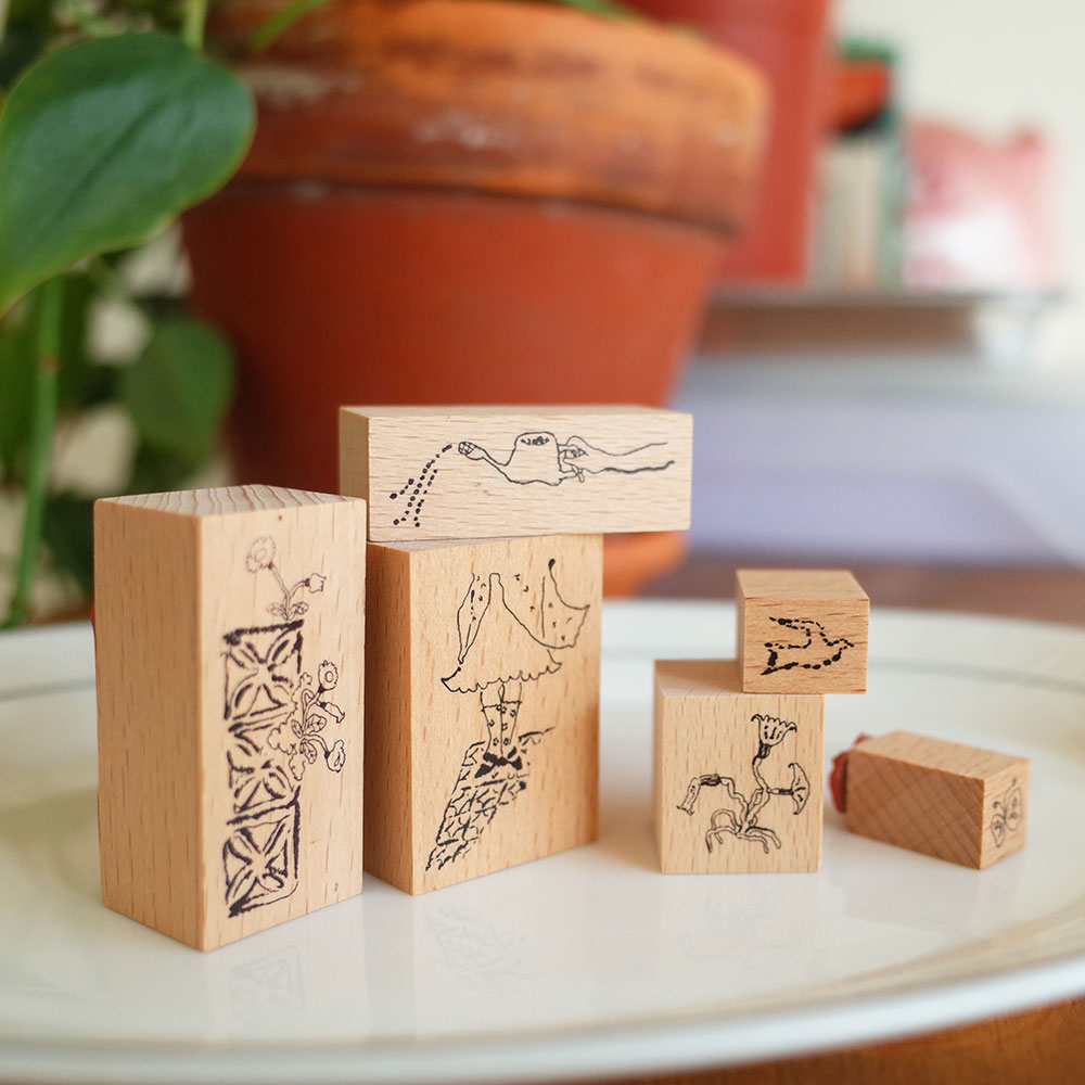 「街角のガーデンシリーズ スタンプ」 手帳にポンと押すだけで、ノスタルジックな街並みの風景が広がります。