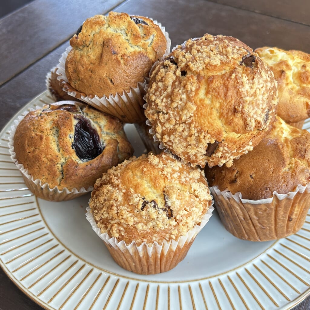 「マフィン」おやつに甘い系のマフィン、軽食や朝ごはん用にしょっぱい系のお惣菜マフィンはいかがでしょう？