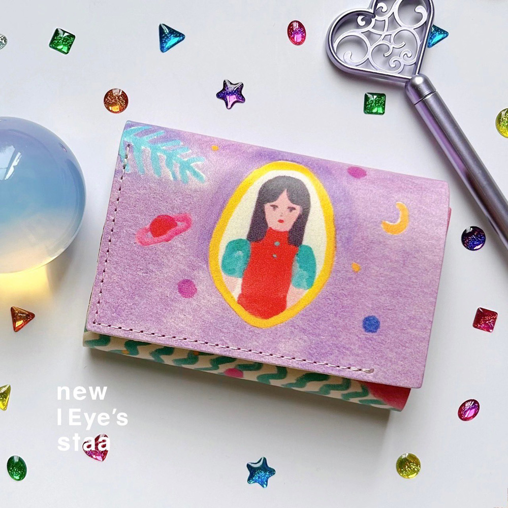 「ミニウォレット」掌サイズのコンパクトなお財布です。カラフルで他にないデザインがとてもかわいいです。