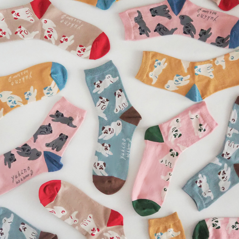 「PUGSソックス」yukino不動のNo.1人気アイテムです！　いろんなポーズのパグたちが可愛い靴下。税込1,760円。