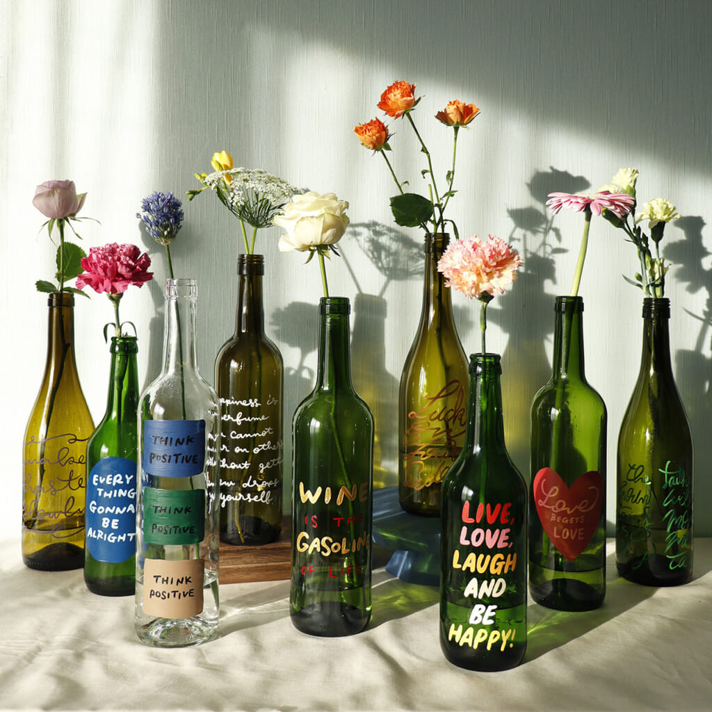 「BOTTLE PAINT ART」花瓶として、そのままディスプレイとしても飾れます。1本でも、数本飾っても可愛い！