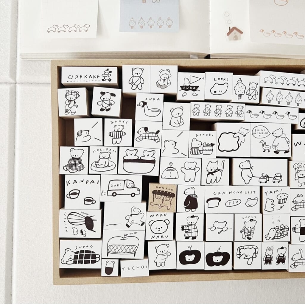 「ハンコ」付箋におしやすいサイズから大きめまで種類が沢山あります。なんとも言えないくまさんハンコが沢山です。