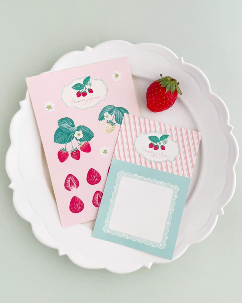 新作の苺のM6リフィルと苺シールもお取り扱いいたします。