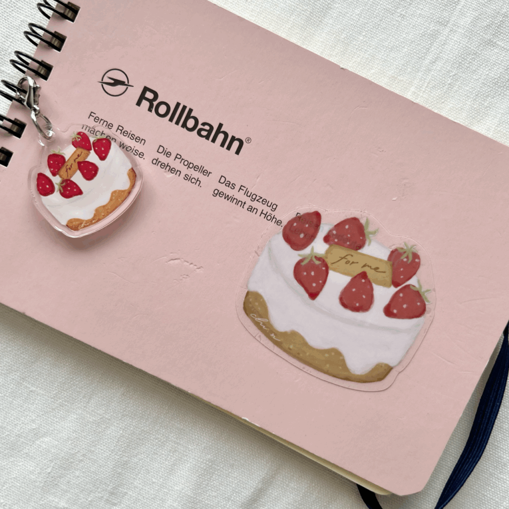 「フォーミーケーキステッカー」耐水ステッカーです。