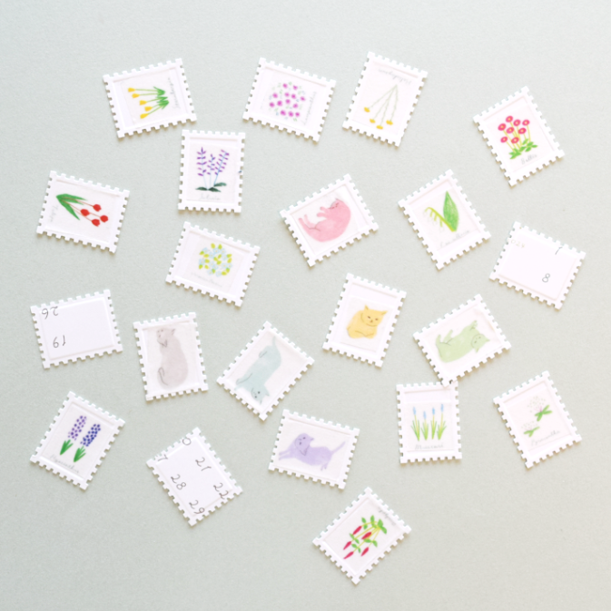 捨てるはずだった紙とオリジナルマスキングテープを組み合わせた、とても小さな切手風カード。