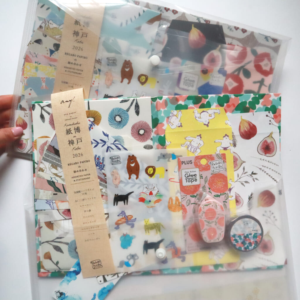 「REGARO PAPIROの詰め合わせセット」包装紙・レターセット・マステ・テープのりなどバラエティに飛んだ文具がランダムに詰め合わせられた人気のお得セット。新作のマルチシールが入っています。