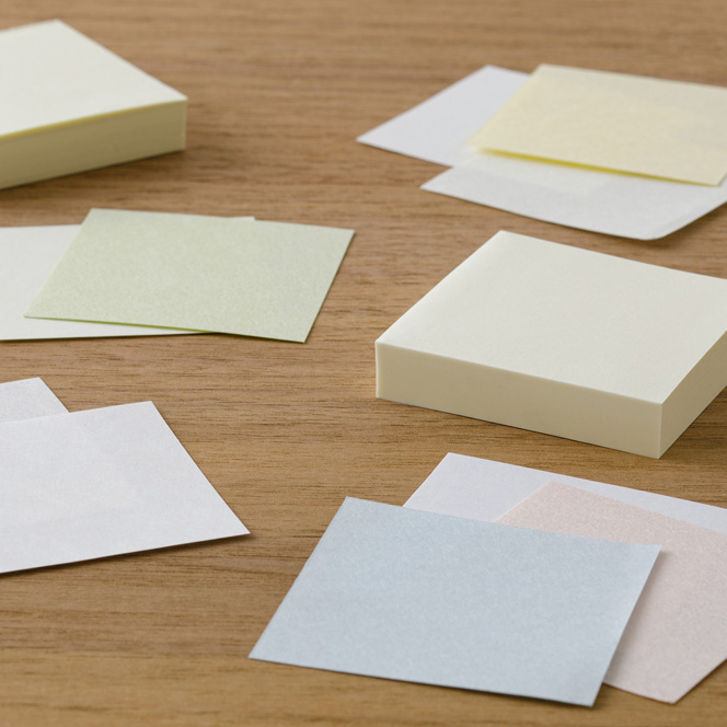 個性豊かな10種のオリジナル用紙から3種選び、箔押し入りのボックスに詰めるブロックメモバイキング。