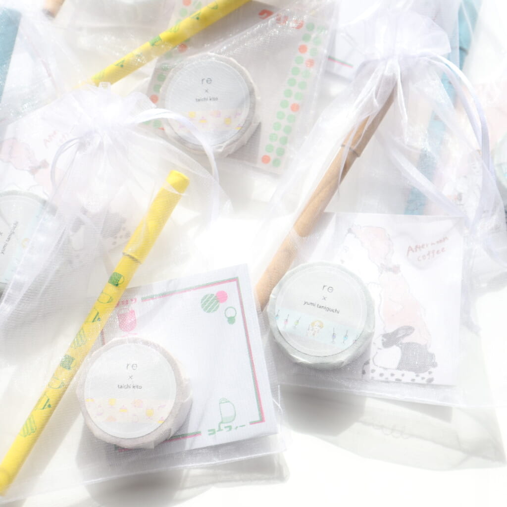 サスティナブルシリーズ「re」からは、再生紙をつかったボールペンと、エコな紙包装のマステ、付箋のスペシャルなセットを用意しました。