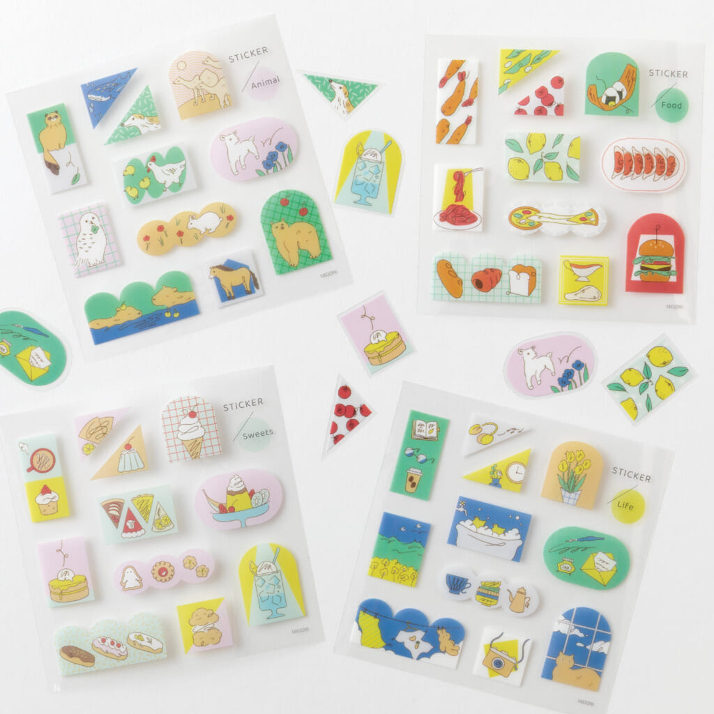 どのデザインが出るかお楽しみ！　機械のレバーを回すと4種のクリアシールがランダムで出てきます。イベント限定です。