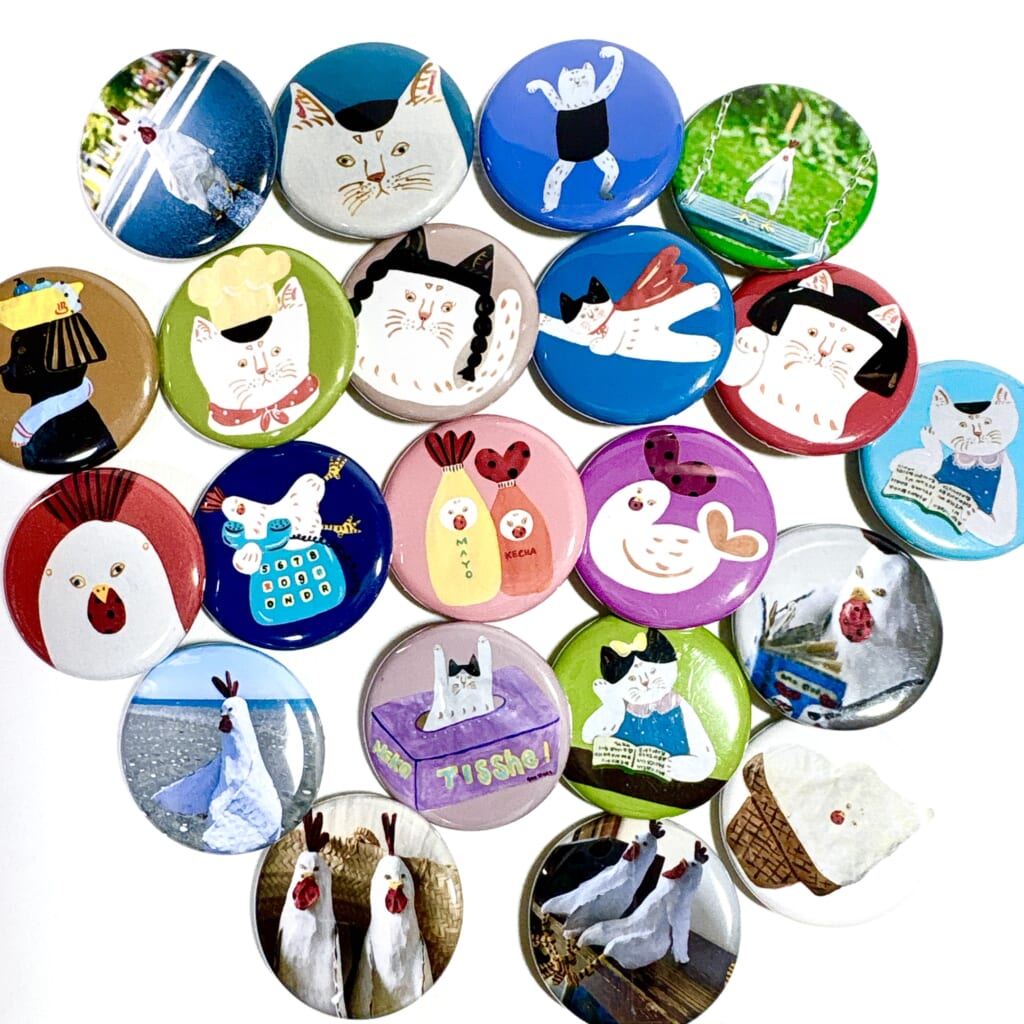 「缶バッジたち」集めてくださる方も多いので、新しいイラストも加えて作りました！　マヨケチャカップルのピンクは、オーロラソース色です。