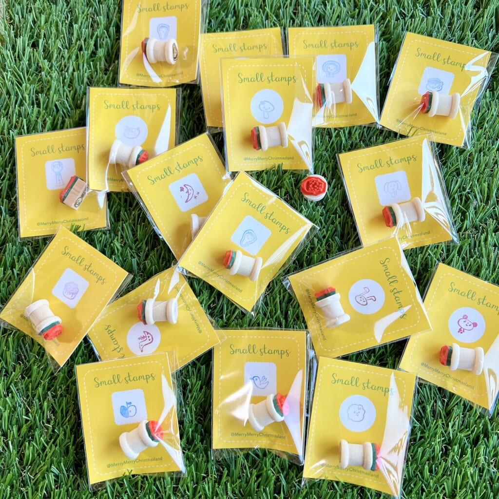 小さな小さな直径1センチのスタンプ。仙台チックな絵柄と 謎の動物など100種類。手帳やカレンダーにぜひ！　 作＝泉友子