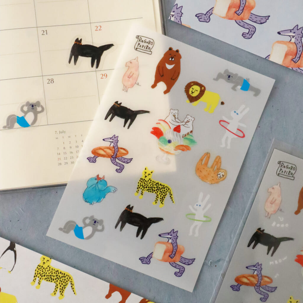 any.paperの愉快な動物キャラクターがシールになりました。背景透明シールなので手帳デコにもぴったりです！