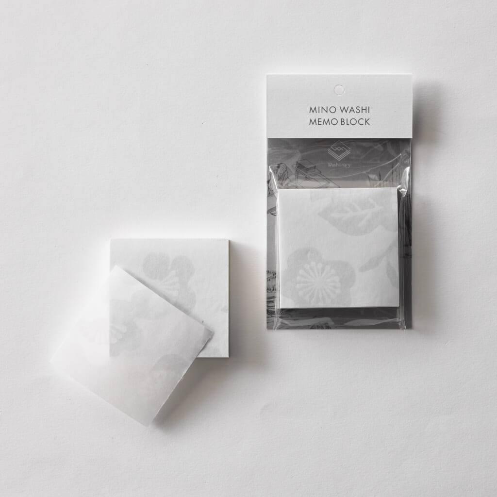 透かし模様がはいった和紙のメモブロック。書類に添えたり、ジャーナル素材にもおすすめです。