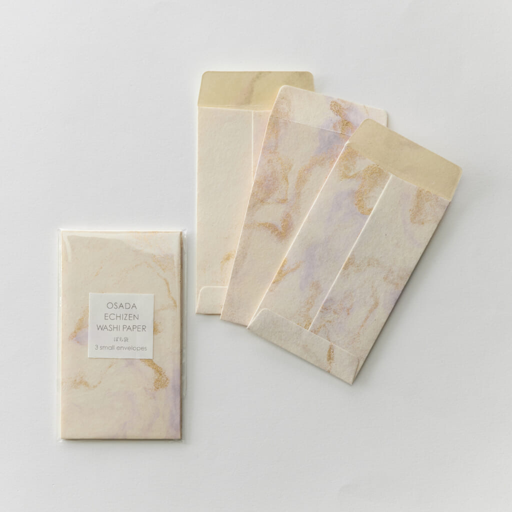 手漉きの襖紙からつくったぽち袋。1枚ずつ模様が異なるのも楽しい出会い。