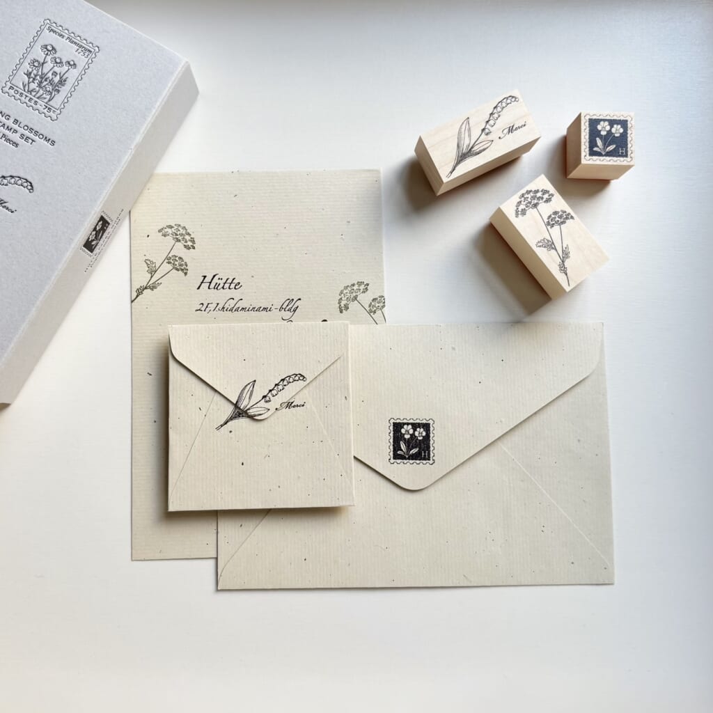 お手紙やラッピングの仕上げにおすすめの繊細な植物のスタンプ。