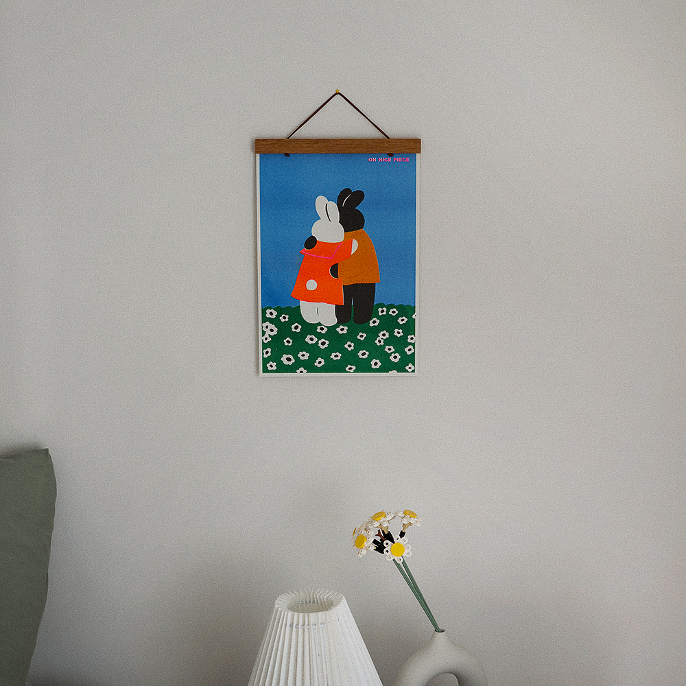 「ハグ・ミー・メニー・モア」 リソグラフプリント お部屋をかわいく、愛らしく彩ってくれるイラストです。