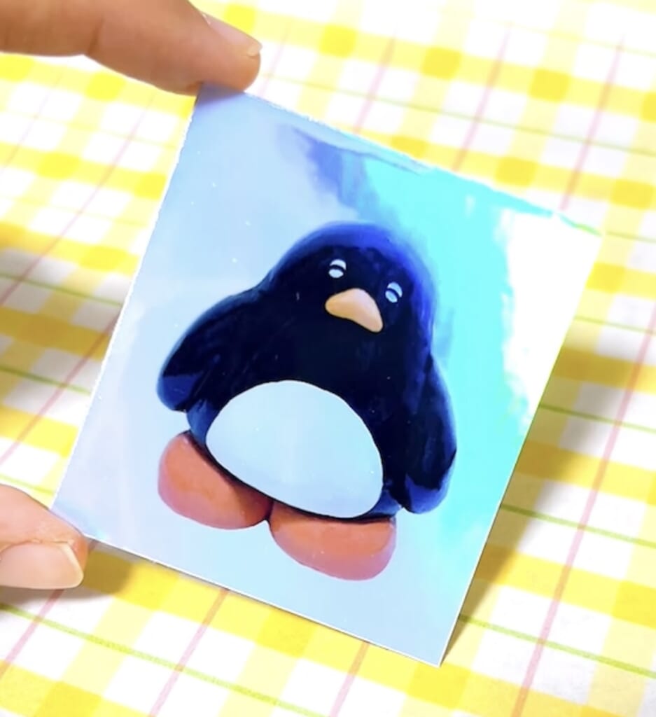 「輝くペンギンステッカー」キラッと輝く大きなペンギンステッカーです。