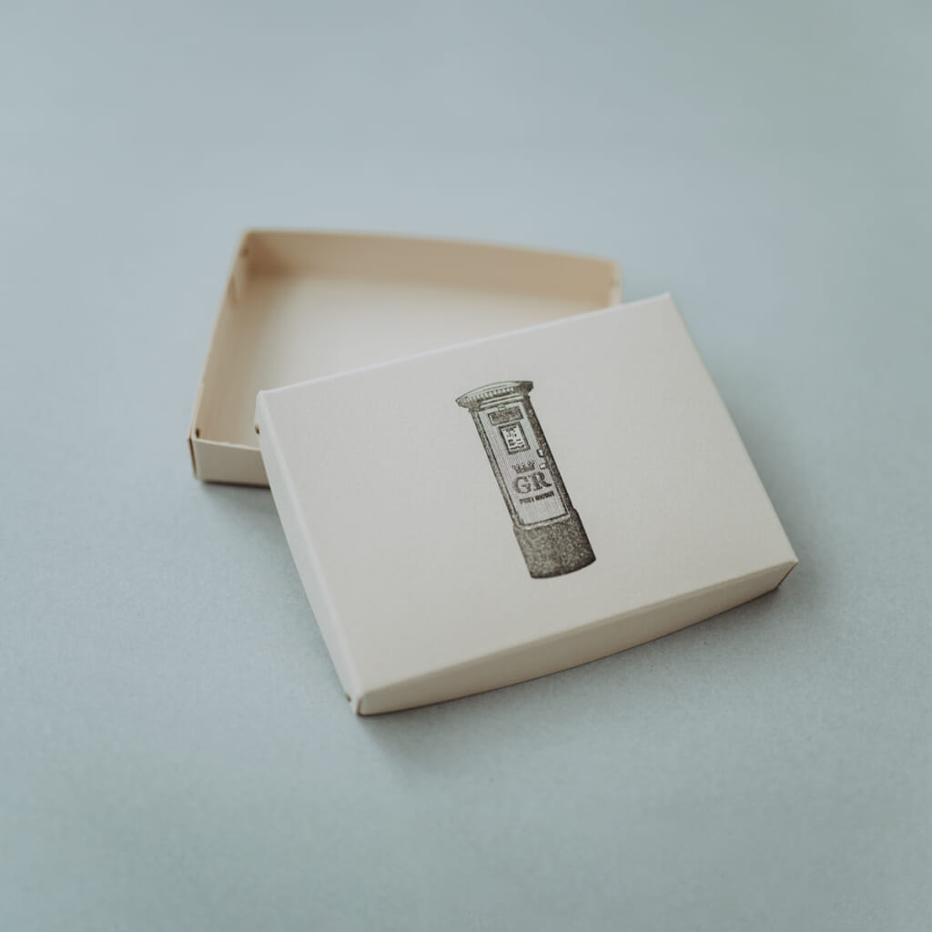 「Letterpress Box _ Post」イギリスのポストを活版印刷したボックス。
