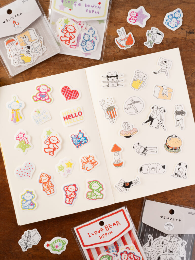 「フレークシール」PEPINさん、yuichiさんと制作した新作柄が登場！　和紙素材なので、柔らかな透け感があります。