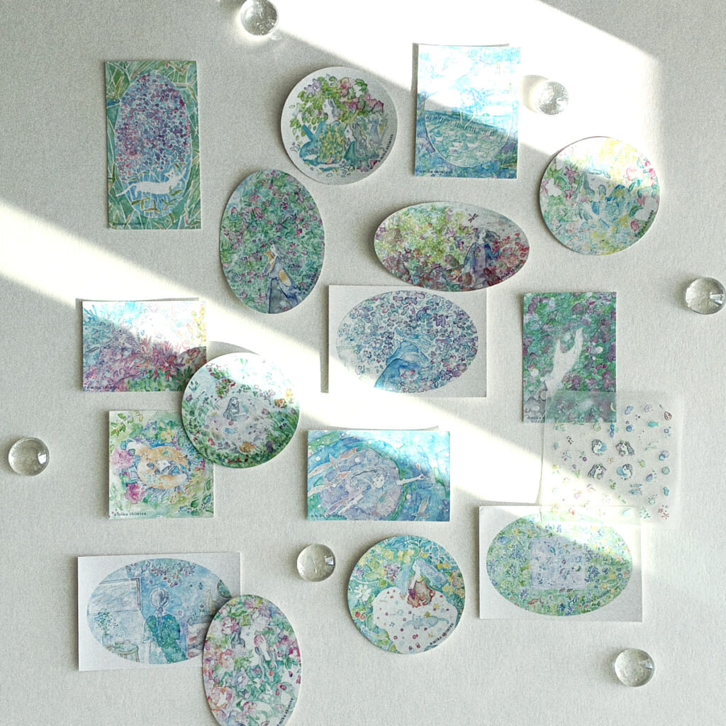 「ステッカー」11柄の新作が加わりました。スマホケースに入るサイズです。