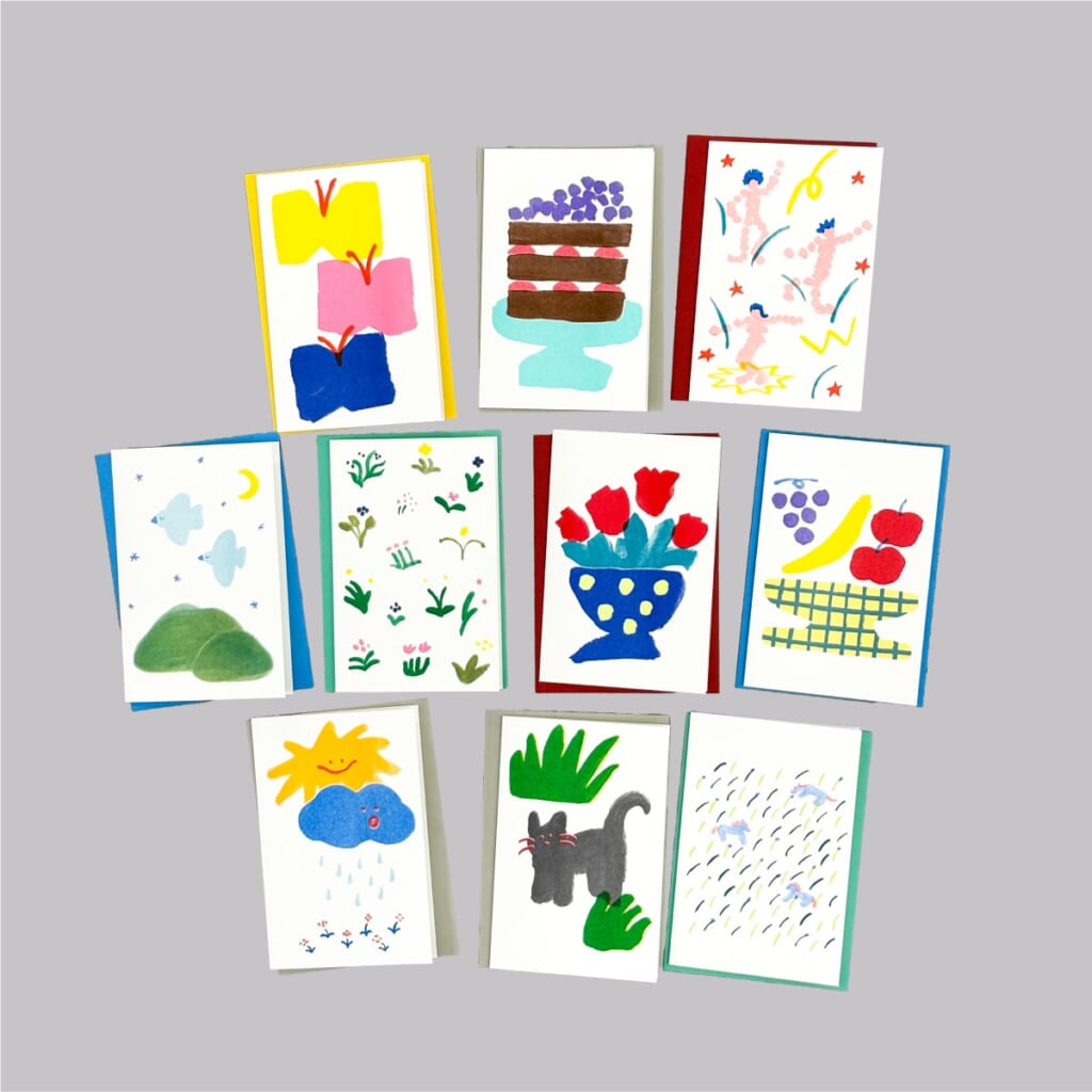 「イラストメッセージカード」二つ折りのカードの表紙部分にイラストがあり、中を開くと無地でメッセージ書き放題。特製カラフル封筒付き。