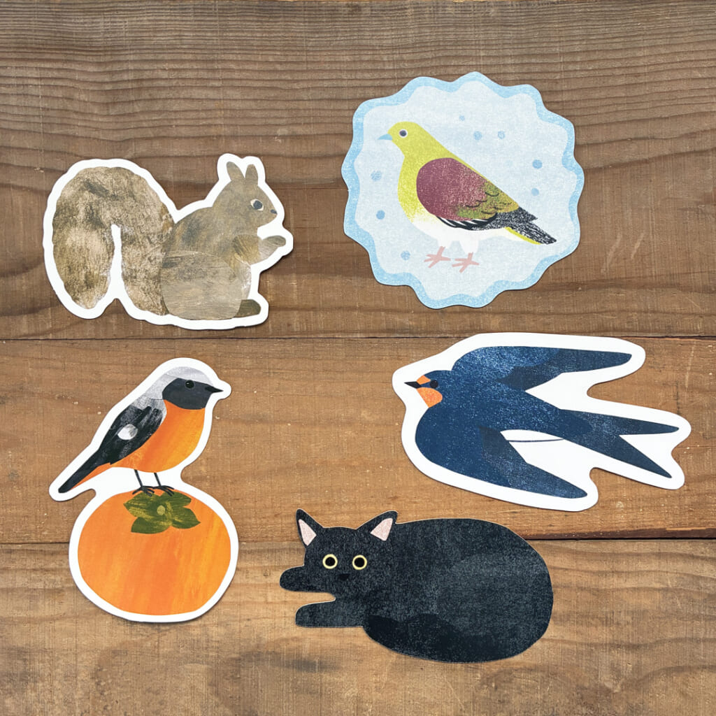 「型抜きカード」クロネコ、ツバメ、ジョウビタキ、アオバト、リスの5種類。