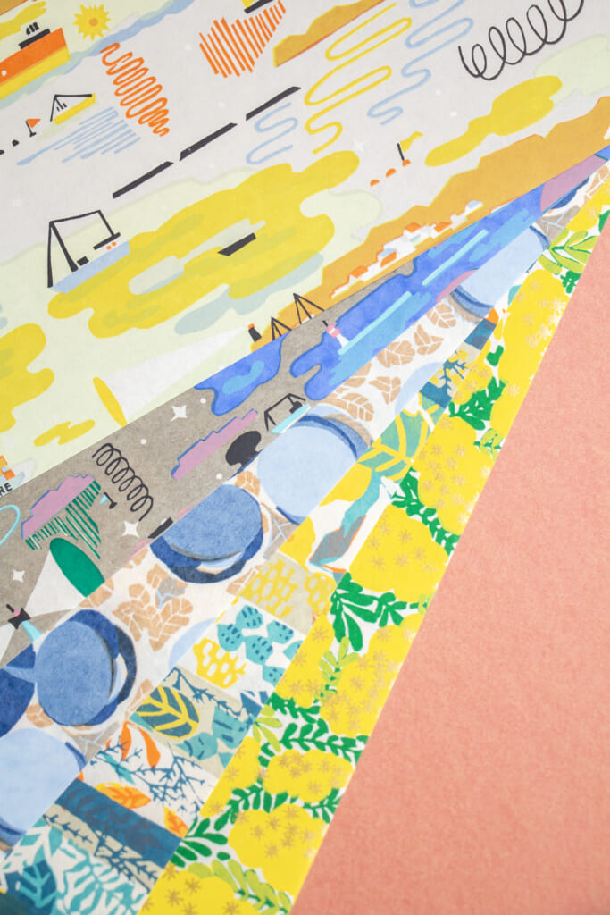 「オリジナルペーパー」京都の友禅和紙専門の工房で一枚ずつ手刷りしています。いのうえ彩さん、本田このみさん、鹿児島睦さんとのコラボレーション制作。ネパールPAPERもご用意しています。