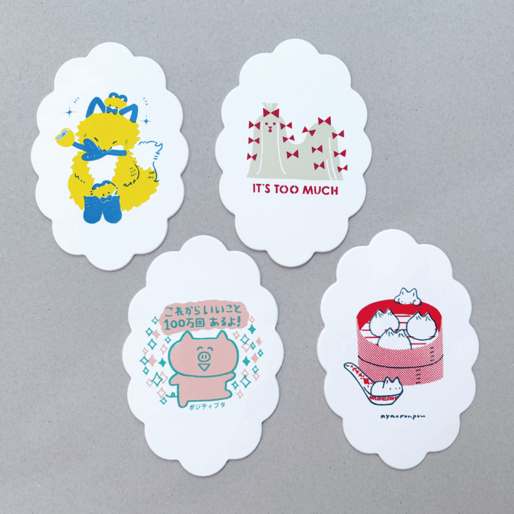 「CreatorsWorksシルクスクリーンポストカード」うねうねした形が可愛い2色刷りの極厚ポストカード。イベント限定です。