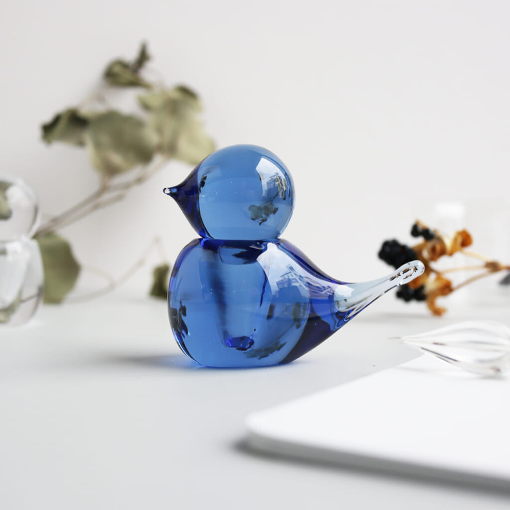 「INK_PUDDLE_BLUEBIRD」環境に配慮した優しい青い鳥。製造過程で出る硝子の廃材をアップサイクルした製品。材料に限りがあるため数量限定でのご販売です。