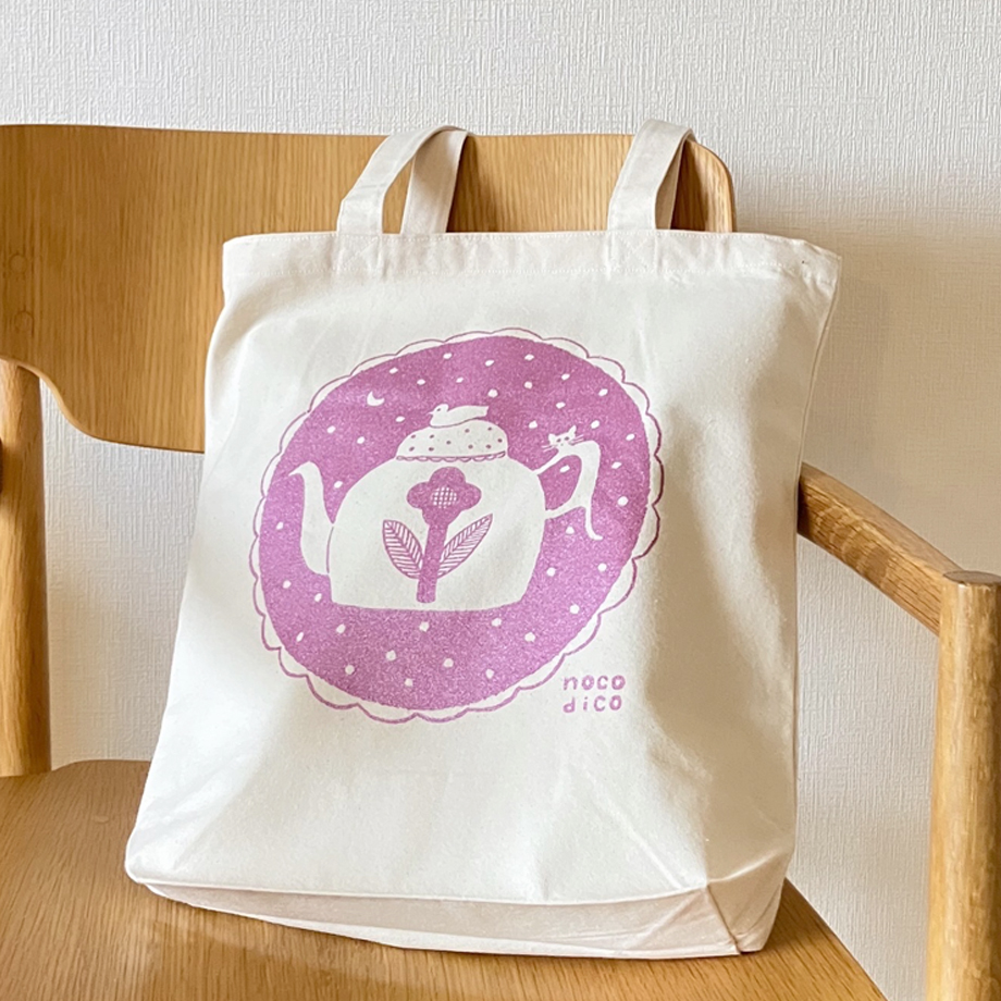 「トートバッグ」鳥と猫がついたティーカップ。マチもついてたっぷり、肩紐も長くて便利なサイズ。