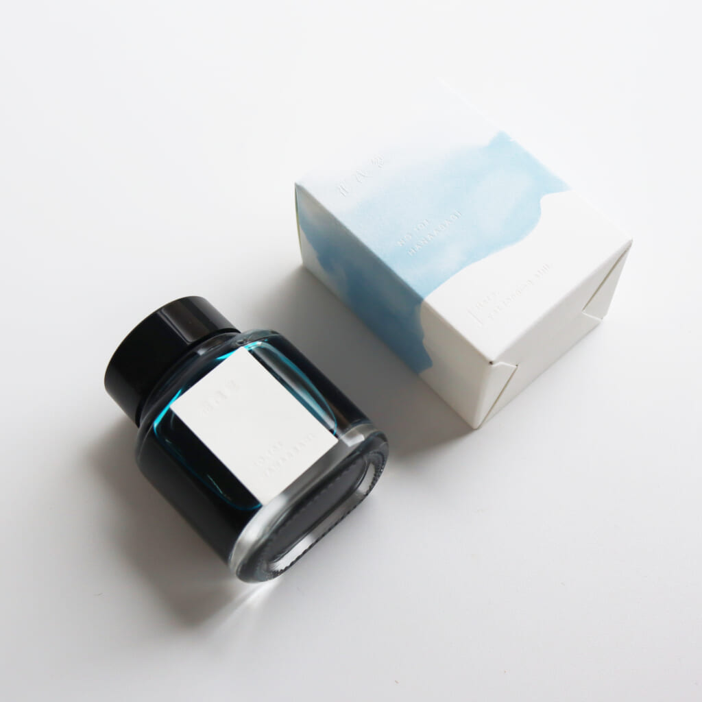 「京の音-花浅葱」爽やかなブルーの中に、わずかな陰影。明るさだけでは終わらない、奥行きをもつ1色です。イベント限定色です。