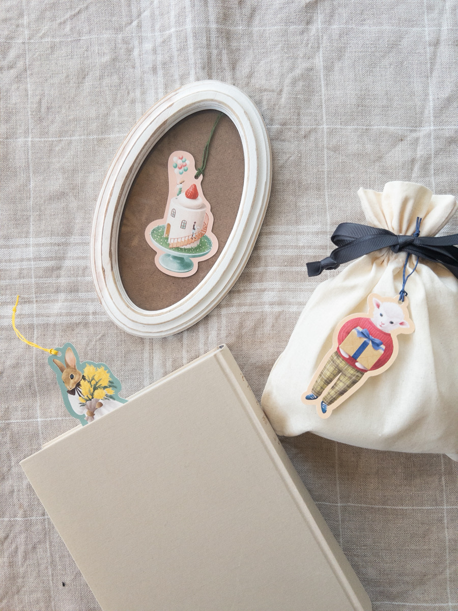 ギフトタグは、プレゼントに添えるだけでなく、しおりにしたり、飾ったりと、いろいろな使い方で楽しんでいただけます。