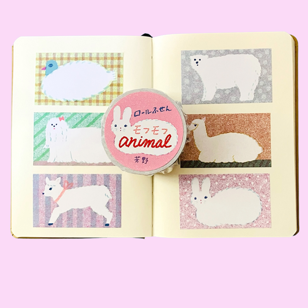 「ロールふせん”モフモフanimal”」全面糊のふせんで、シールのように使えます。モフモフな動物のお腹にメモしたり。文字面も広くて便利。