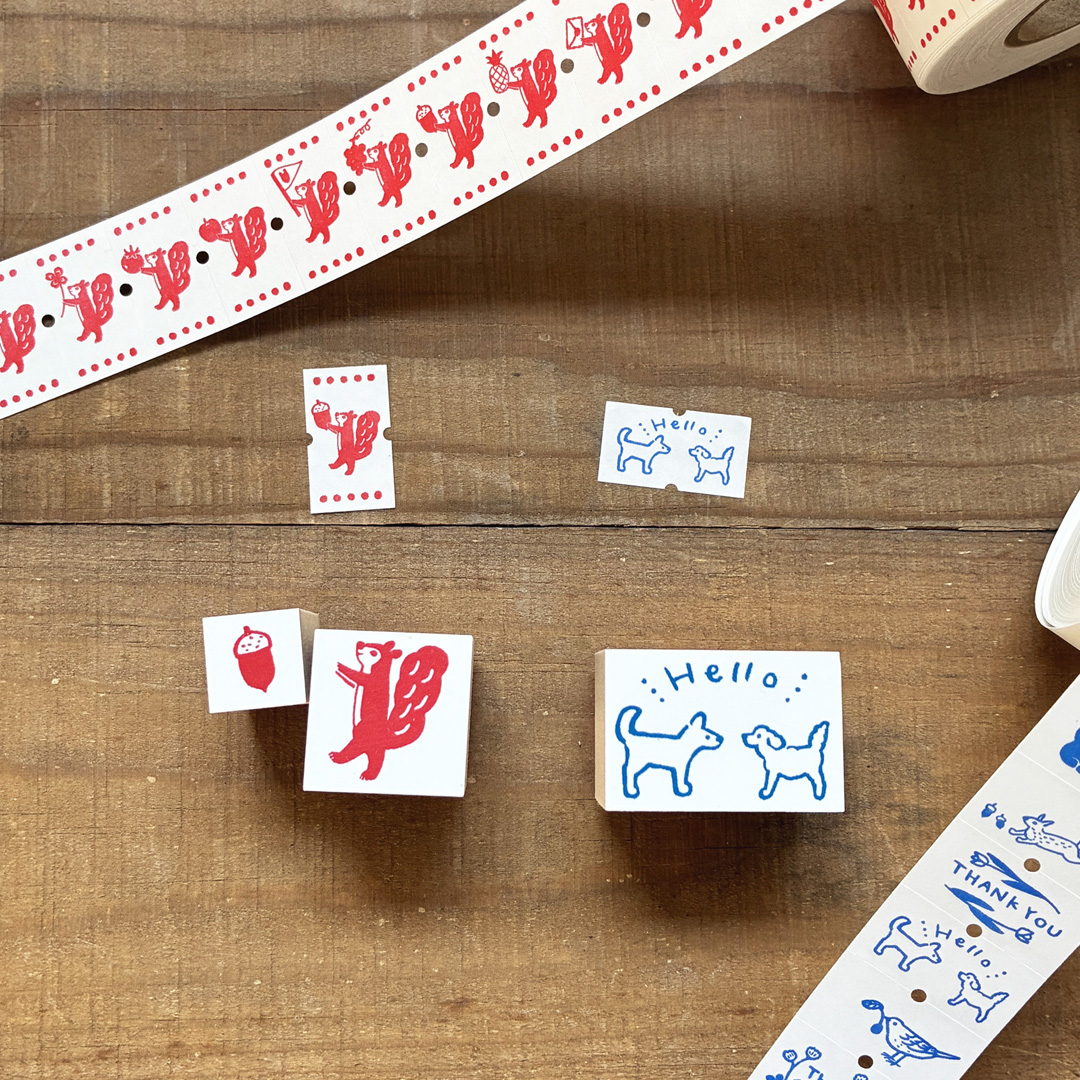 はんこ「いろいろはこぶリス」と「あいさつする犬」ラベラーシールのイラストからはんこを作りました！