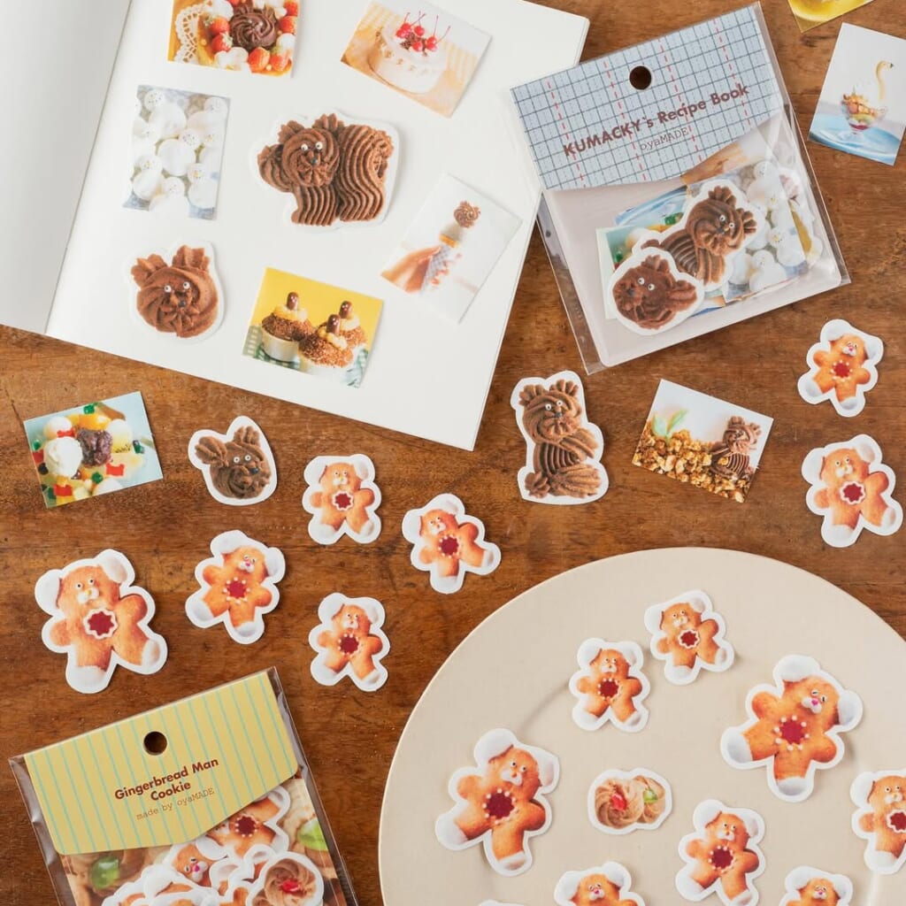 「フレークシール」oyaMADEさんとコラボの新作が登場！　ジンジャーブレッドクッキーと、レシピブックに掲載されているおやつの写真の2種類。