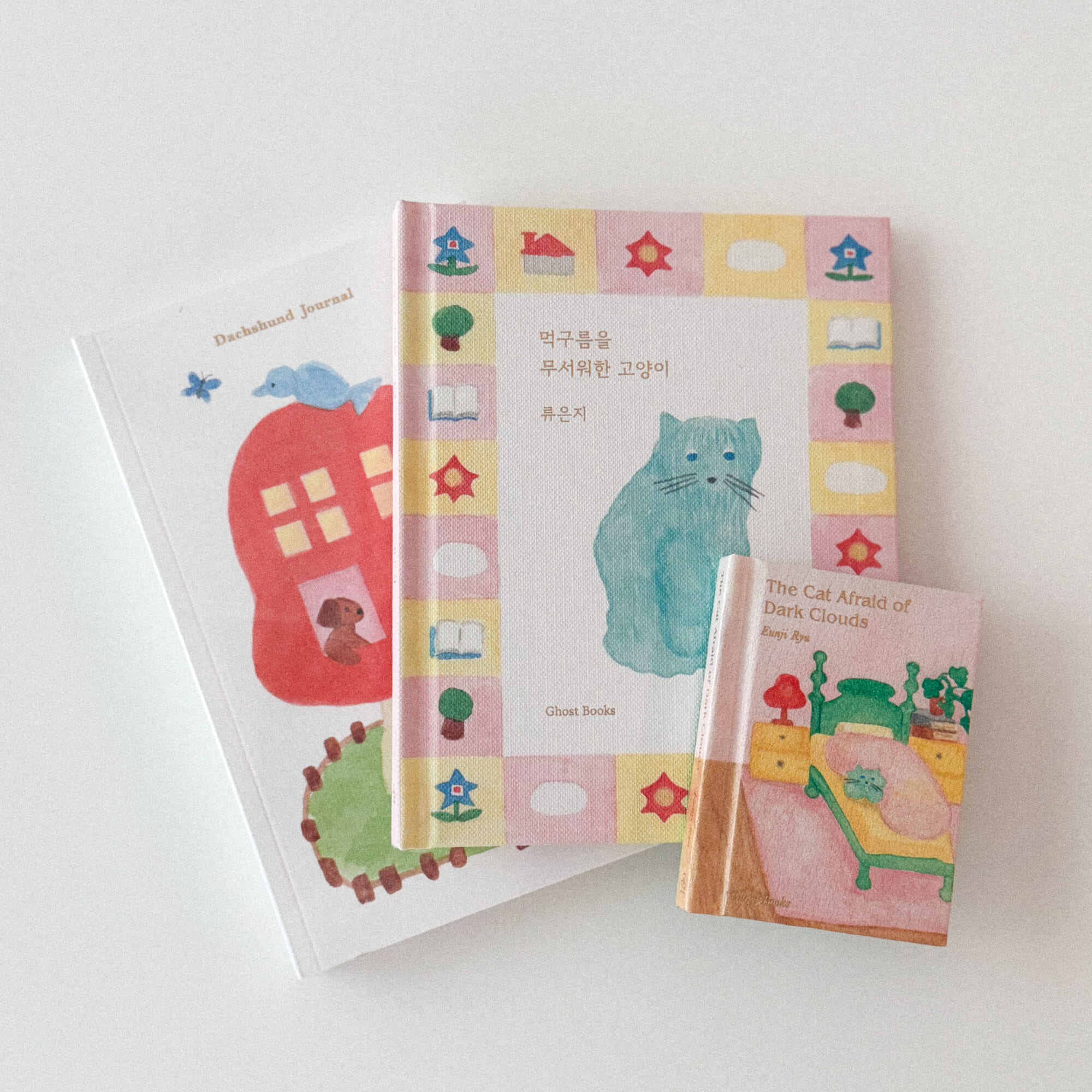 「Picture Books & Dachshund Note」 Picture books written and illustrated by Eunji Ryu, the artist behind little room, and one of the new note series, the Dachshund journal notebook（little roomのアーティストであるEunji Ryuが文と絵を手がけた絵本と、新しいノートシリーズのひとつであるダックスフントのジャーナルノート）