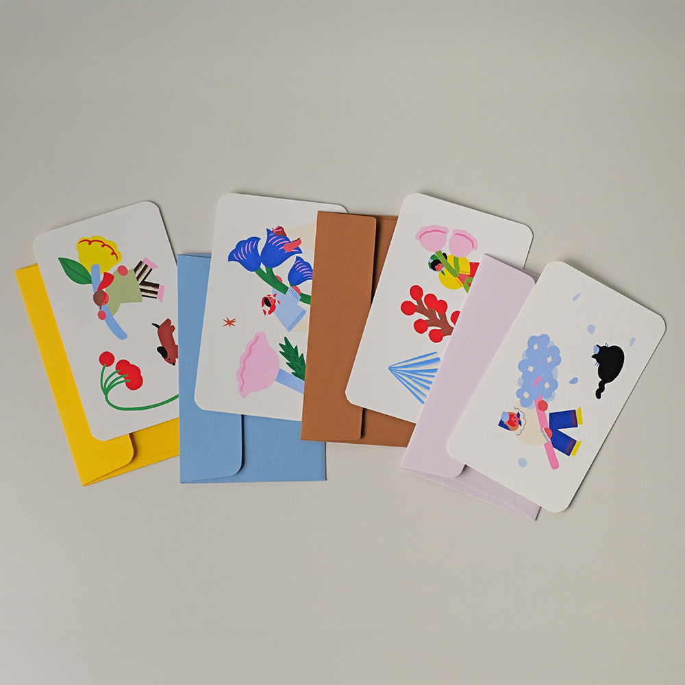 ミニカード「Blooming Story」全4種_花と小さな友だちを描いた4種類のミニカード。絵柄に合わせたカラー封筒とセットになっています。