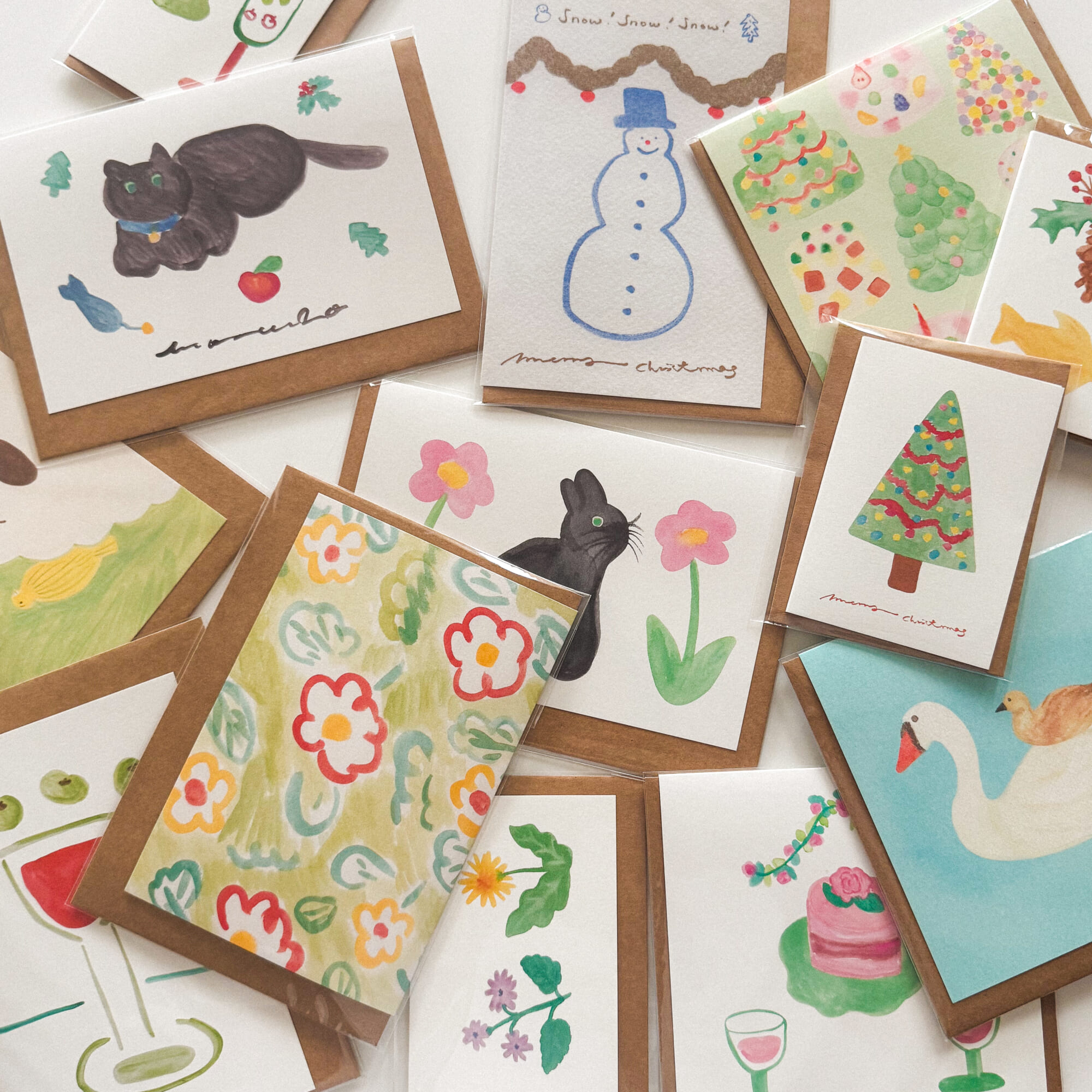 「Folding Card」 Folding cards in various sizes, perfect for sharing your feelings with someone you love.（大切な人に気持ちを伝えるのにぴったりな、さまざまなサイズの折りたたみカード）